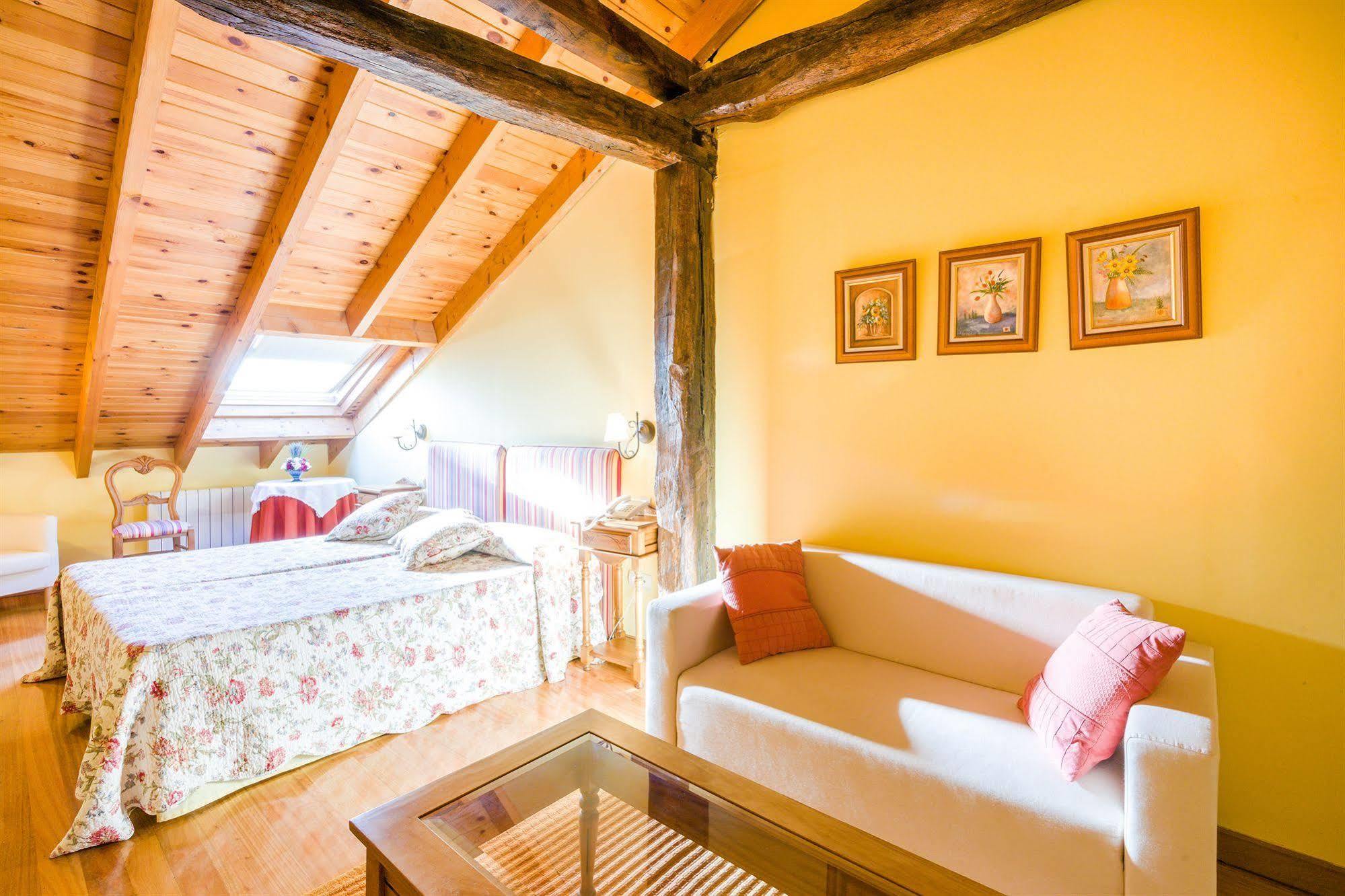 Hotel Palacio Garcia Quijano Corrales De Buelna Extérieur photo