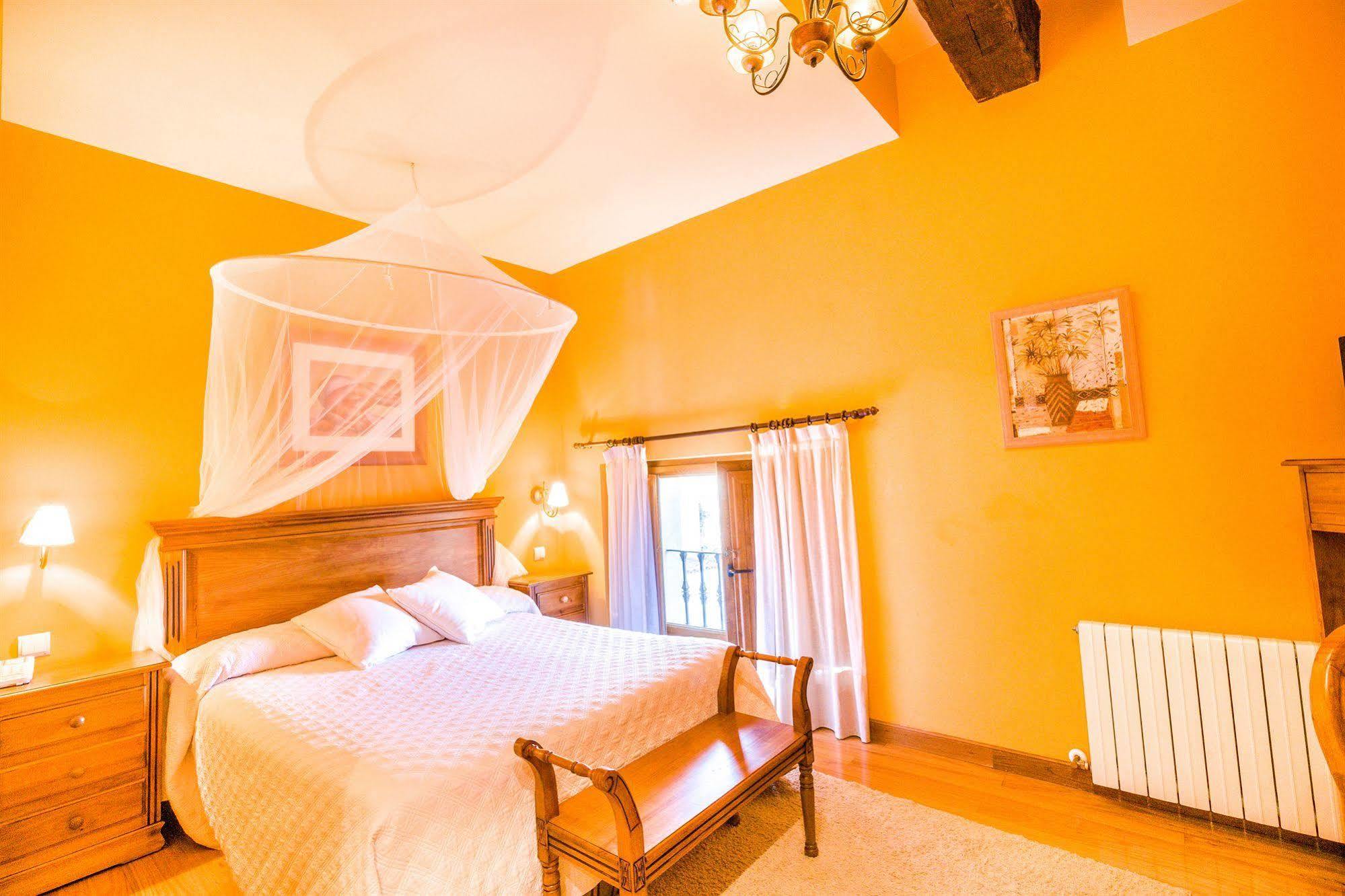 Hotel Palacio Garcia Quijano Corrales De Buelna Extérieur photo