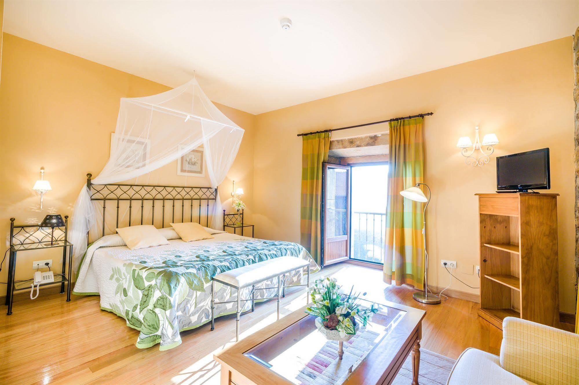Hotel Palacio Garcia Quijano Corrales De Buelna Extérieur photo